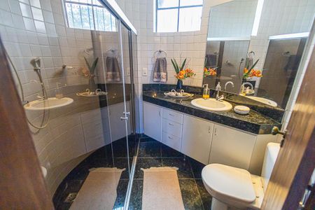 Casa à venda com 1100m², 6 quartos e 10 vagasBanheiro