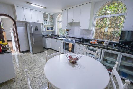 Casa à venda com 1100m², 6 quartos e 10 vagasCozinha