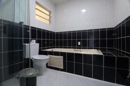 Casa à venda com 260m², 4 quartos e 5 vagasBanheiro 1