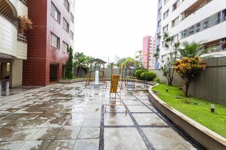 Apartamento à venda com 130m², 4 quartos e 3 vagas Apartamento à venda com 130m², 4 quartos e 3 vagasÁrea comum - Playground