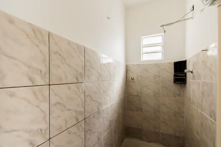 Banheiro Social de casa para alugar com 1 quarto, 40m² em Parque Boturussu, São Paulo