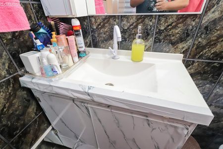 Casa à venda com 120m², 5 quartos e 4 vagasCasa 01 - Banheiro da Suíte 1