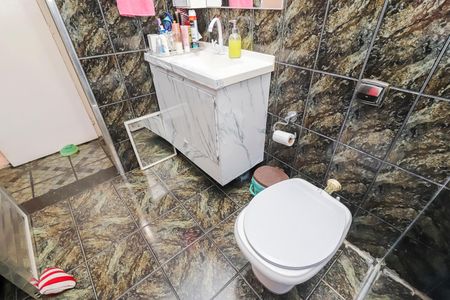 Casa à venda com 120m², 5 quartos e 4 vagasCasa 01 - Banheiro da Suíte 1