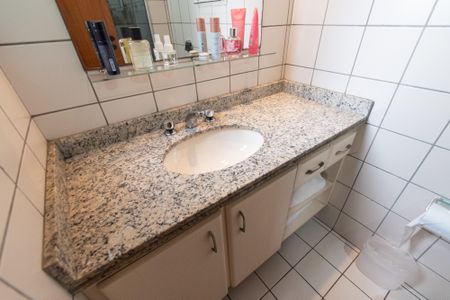 Apartamento à venda com 86m², 3 quartos e 1 vaga Apartamento à venda com 86m², 3 quartos e 1 vagaBanheiro da suíte
