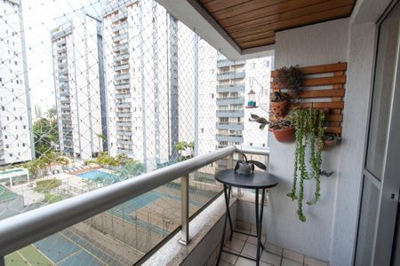 Apartamento à venda com 86m², 3 quartos e 1 vaga Apartamento à venda com 86m², 3 quartos e 1 vagaVaranda