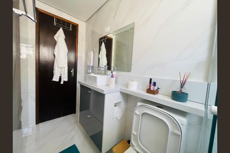 Apartamento à venda com 54m², 2 quartos e 1 vaga Apartamento à venda com 54m², 2 quartos e 1 vagaBanheiro