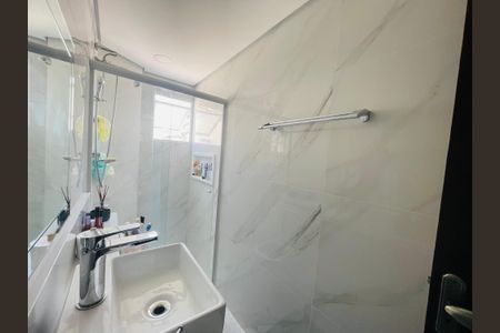 Apartamento à venda com 54m², 2 quartos e 1 vaga Apartamento à venda com 54m², 2 quartos e 1 vagaBanheiro