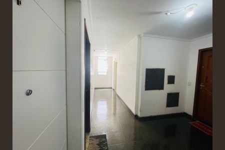 Apartamento à venda com 54m², 2 quartos e 1 vaga Apartamento à venda com 54m², 2 quartos e 1 vagaHall elevador