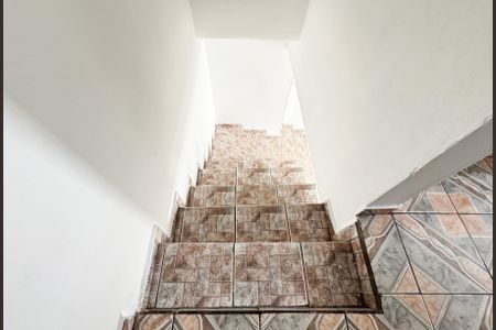 Casa à venda com 250m², 2 quartos e 8 vagas Casa à venda com 250m², 2 quartos e 8 vagasEscada