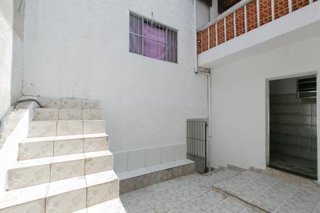Casa à venda com 250m², 2 quartos e 8 vagas Casa à venda com 250m², 2 quartos e 8 vagasQuintal