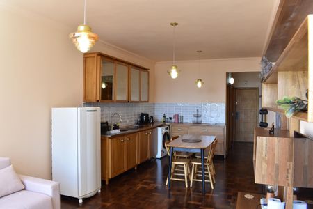 Sala/Cozinha de apartamento para alugar com 1 quarto, 68m² em Centro, Curitiba