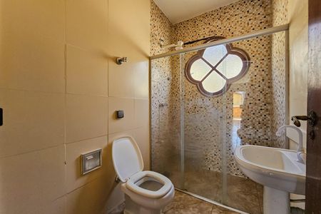 Banheiro de casa para alugar com 6 quartos, 528m² em Belvedere, Belo Horizonte