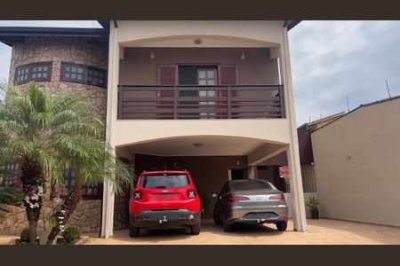 Casa à venda com 259m², 3 quartos e 6 vagas Casa à venda com 259m², 3 quartos e 6 vagasFachada