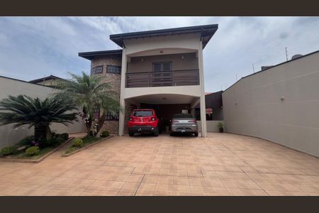 Casa à venda com 259m², 3 quartos e 6 vagas Casa à venda com 259m², 3 quartos e 6 vagasFachada