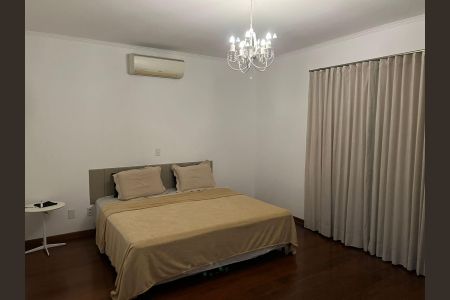 Casa à venda com 259m², 3 quartos e 6 vagas Casa à venda com 259m², 3 quartos e 6 vagasQuarto