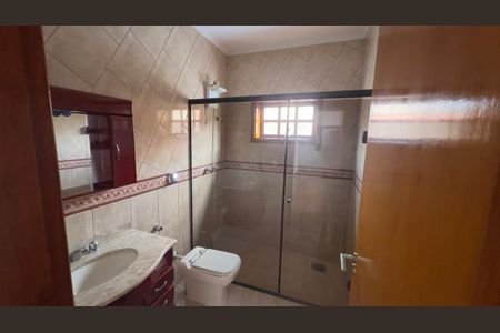 Casa à venda com 259m², 3 quartos e 6 vagas Casa à venda com 259m², 3 quartos e 6 vagasBanheiro