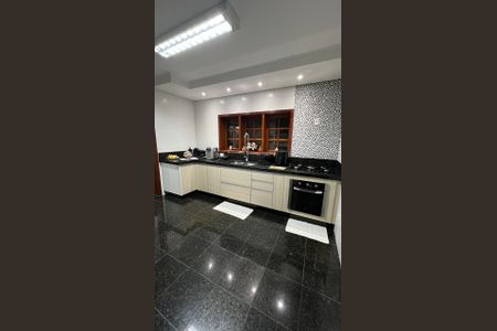 Casa à venda com 259m², 3 quartos e 6 vagas Casa à venda com 259m², 3 quartos e 6 vagasCozinha