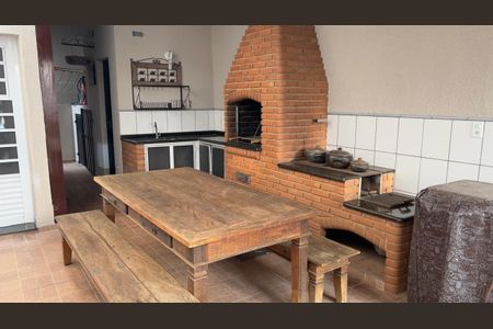 Casa à venda com 259m², 3 quartos e 6 vagas Casa à venda com 259m², 3 quartos e 6 vagasÁrea Externa