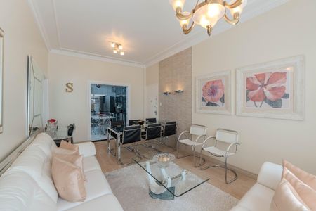 Apartamento à venda com 117m², 3 quartos e 1 vaga Apartamento à venda com 117m², 3 quartos e 1 vagaSala
