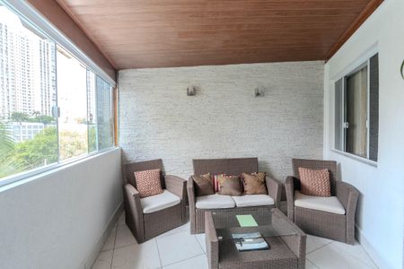 Apartamento à venda com 117m², 3 quartos e 1 vaga Apartamento à venda com 117m², 3 quartos e 1 vagaSacada