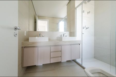 Apartamento à venda com 133m², 4 quartos e 3 vagas Apartamento à venda com 133m², 4 quartos e 3 vagasBanheiro suíte 2