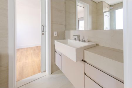 Apartamento à venda com 133m², 4 quartos e 3 vagas Apartamento à venda com 133m², 4 quartos e 3 vagasBanheiro semi-suíte