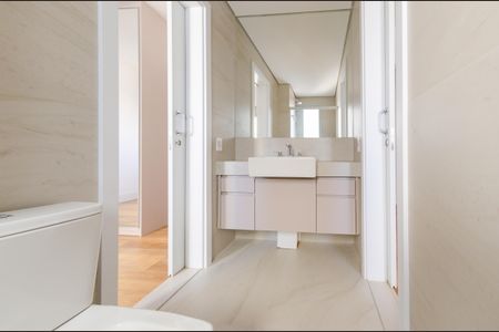 Apartamento à venda com 133m², 4 quartos e 3 vagas Apartamento à venda com 133m², 4 quartos e 3 vagasBanheiro semi-suíte