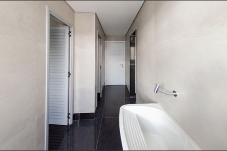 Apartamento à venda com 133m², 4 quartos e 3 vagas Apartamento à venda com 133m², 4 quartos e 3 vagasÁrea de serviço