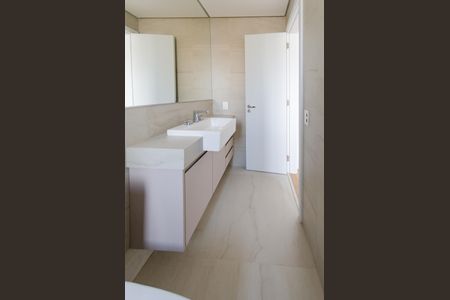 Apartamento à venda com 133m², 4 quartos e 3 vagas Apartamento à venda com 133m², 4 quartos e 3 vagasBanheiro suíte 1
