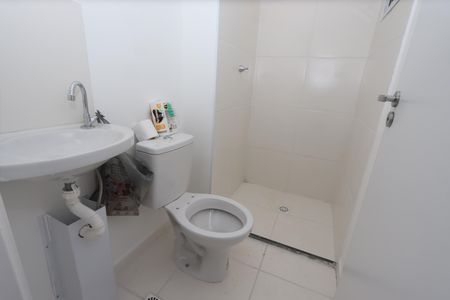 Banheiro de kitnet/studio para alugar com 1 quarto, 19m² em Vila Ema, São Paulo