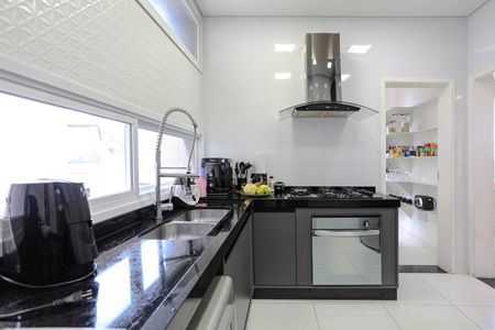 Casa de condomínio para alugar com 240m², 4 quartos e 4 vagasCozinha