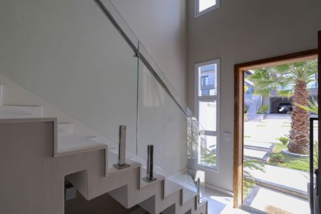 Casa de condomínio para alugar com 240m², 4 quartos e 4 vagasEscada