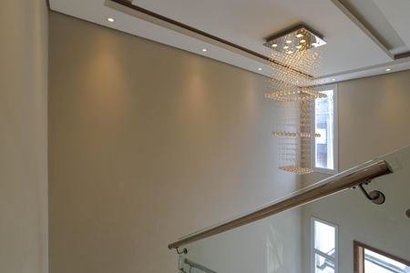 Casa de condomínio para alugar com 240m², 4 quartos e 4 vagasEscada