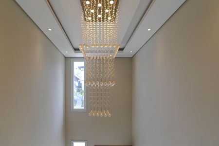 Casa de condomínio para alugar com 240m², 4 quartos e 4 vagasEscada