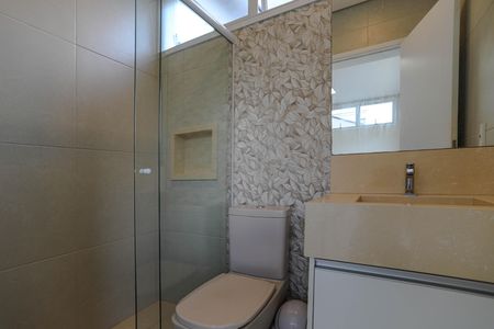 Casa de condomínio para alugar com 240m², 4 quartos e 4 vagasBanheiro - Churrasqueira