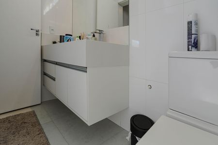 Casa de condomínio para alugar com 240m², 4 quartos e 4 vagasBanheiro Suíte 1