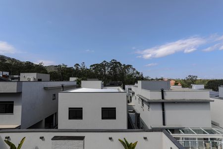 Casa de condomínio para alugar com 240m², 4 quartos e 4 vagasVista - Sacada