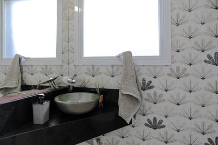 Casa de condomínio para alugar com 240m², 4 quartos e 4 vagasLavabo