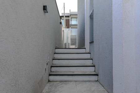 Casa de condomínio para alugar com 240m², 4 quartos e 4 vagasEscada