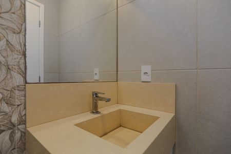 Casa de condomínio para alugar com 240m², 4 quartos e 4 vagasBanheiro - Churrasqueira