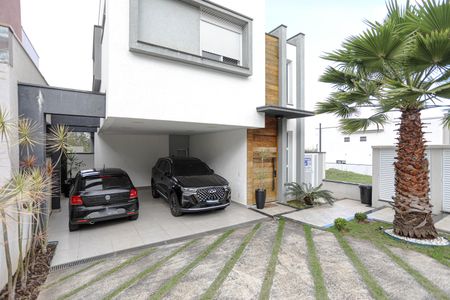 Casa de condomínio para alugar com 240m², 4 quartos e 4 vagasFachada