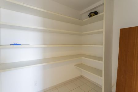 Apartamento à venda com 335m², 4 quartos e 4 vagas Apartamento à venda com 335m², 4 quartos e 4 vagasQuarto de Serviço
