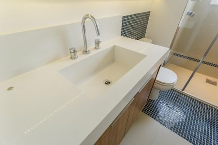 Apartamento à venda com 335m², 4 quartos e 4 vagas Apartamento à venda com 335m², 4 quartos e 4 vagasBanheiro da Suíte 3