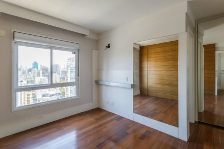Apartamento à venda com 335m², 4 quartos e 4 vagas Apartamento à venda com 335m², 4 quartos e 4 vagasSuíte 1