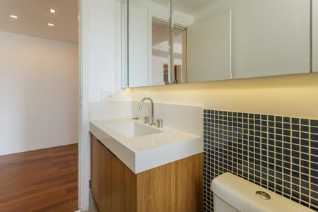Apartamento à venda com 335m², 4 quartos e 4 vagas Apartamento à venda com 335m², 4 quartos e 4 vagasBanheiro da Suíte 3