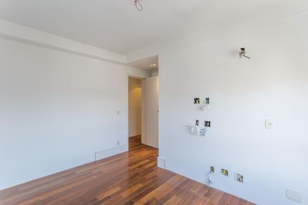Apartamento à venda com 335m², 4 quartos e 4 vagas Apartamento à venda com 335m², 4 quartos e 4 vagasSuíte 2