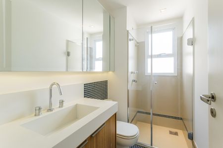 Apartamento à venda com 335m², 4 quartos e 4 vagas Apartamento à venda com 335m², 4 quartos e 4 vagasBanheiro da Suíte 3