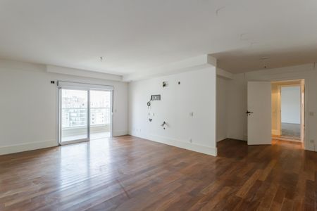 Apartamento à venda com 335m², 4 quartos e 4 vagas Apartamento à venda com 335m², 4 quartos e 4 vagasSuíte 4