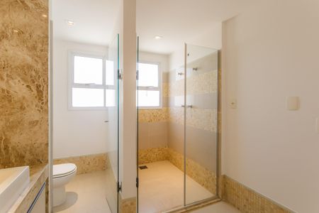 Apartamento à venda com 335m², 4 quartos e 4 vagas Apartamento à venda com 335m², 4 quartos e 4 vagasBanheiro da Suíte 4