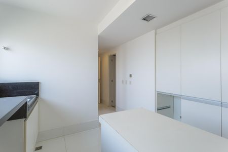 Apartamento à venda com 335m², 4 quartos e 4 vagas Apartamento à venda com 335m², 4 quartos e 4 vagasÁrea de Serviço